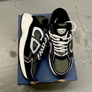 DIOR B30 DEEP GREEN SNEAKERS SIZE 42